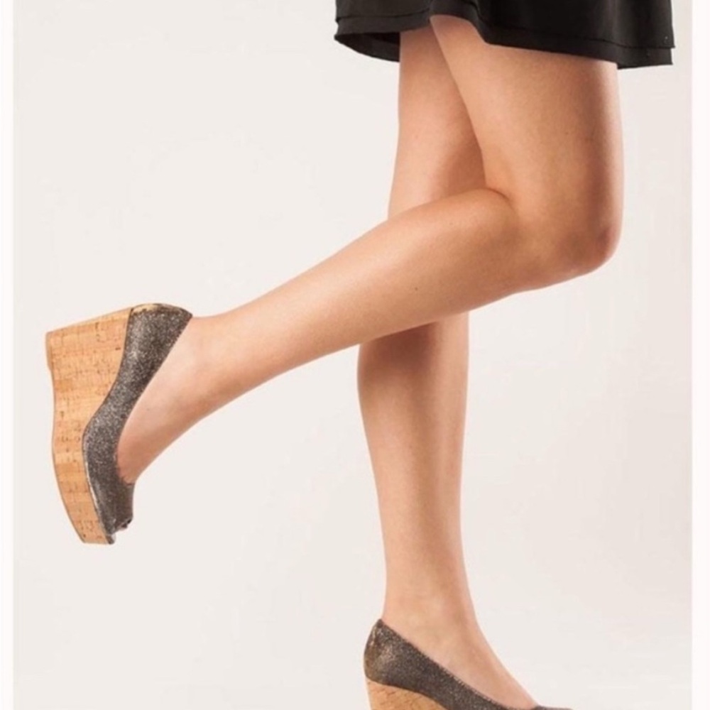 8 Stuart Weitzman Elegant bronze sparkle Wedge Heels barely worn